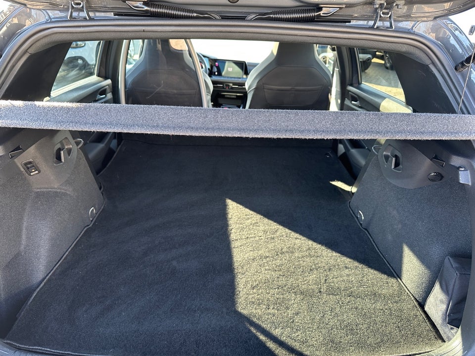 VW Golf VIII 1,4 GTE DSG Van 5d