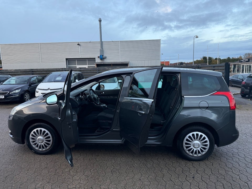 Peugeot 5008 1,6 HDi 110 Premium 7prs 5d