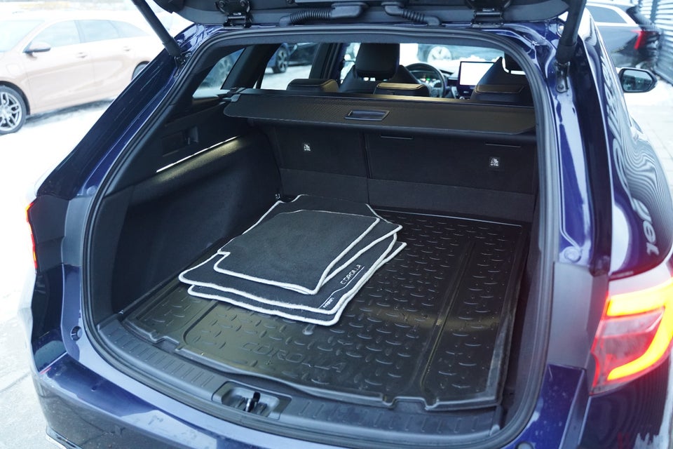 Toyota Corolla 2,0 Hybrid Elegant Touring Sports e-CVT 5d