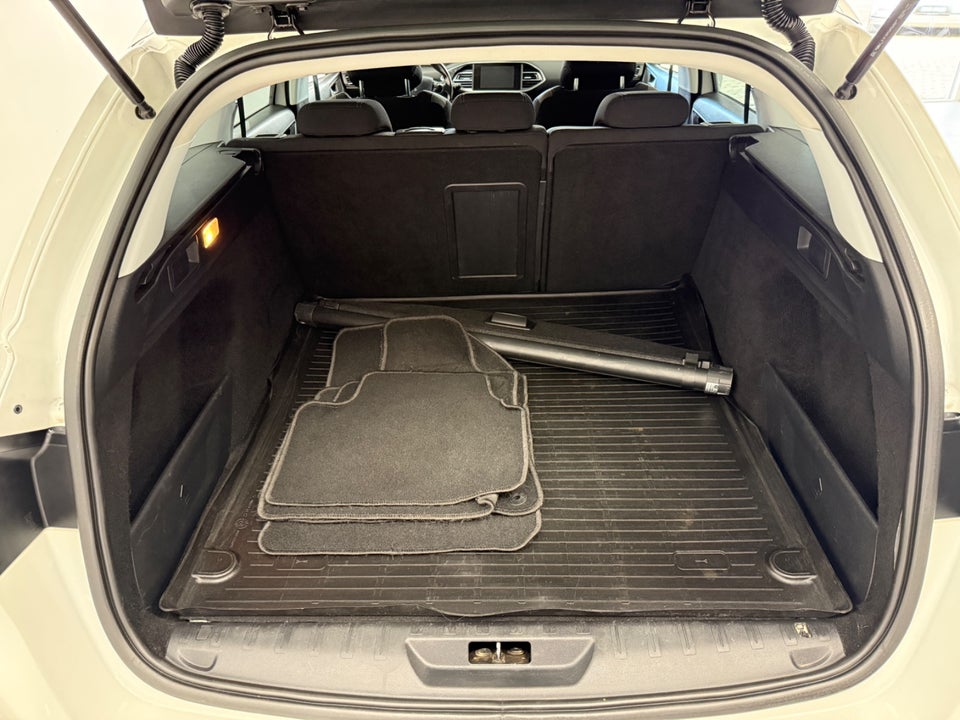 Peugeot 308 1,6 BlueHDi 120 Style SW 5d