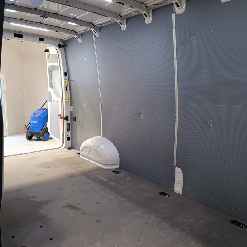 VW Crafter 35 2,0 TDi 177 Kassevogn L4H3