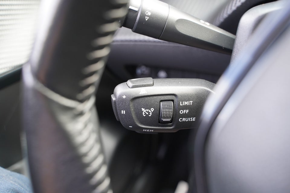 Peugeot 208 1,2 PureTech 100 Allure Sky 5d