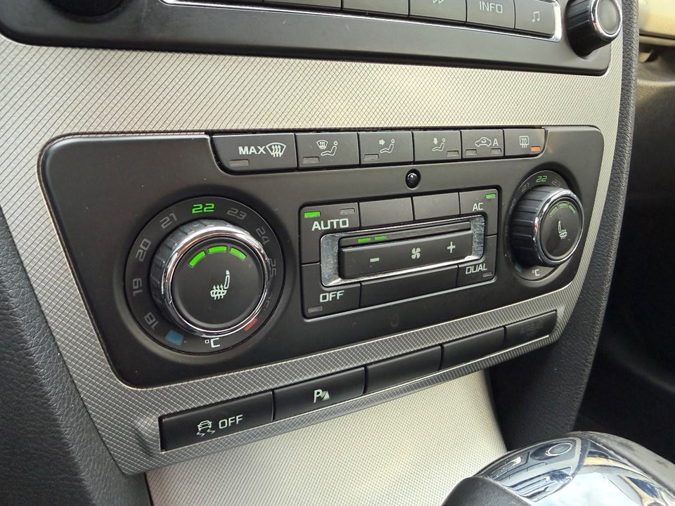 Skoda Octavia 1,6 TDi 105 Elegance DSG 5d