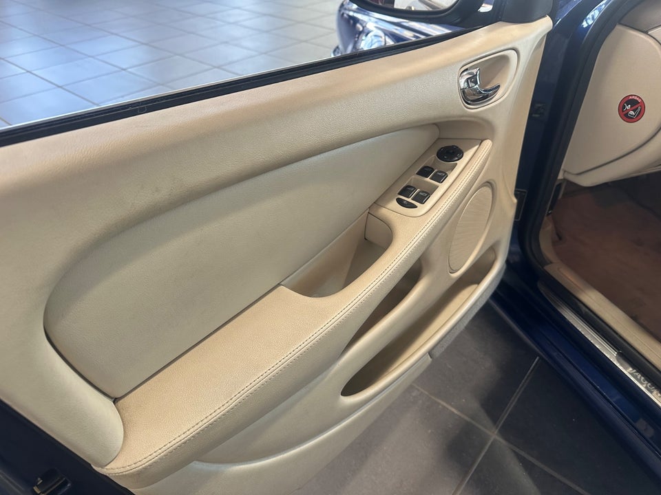 Jaguar X-type 2,5 Deluxe aut. 4d