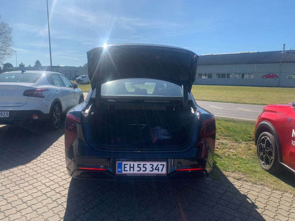 Hongqi EH7 111 Exclusive 4d