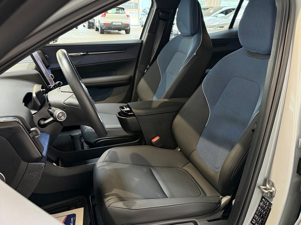 Volvo EX30 Extended Range Plus 5d