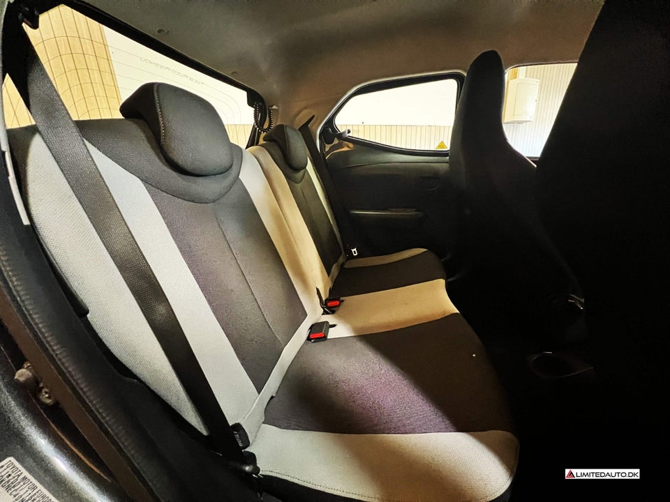 Toyota Aygo 1,0 VVT-i x-press 5d