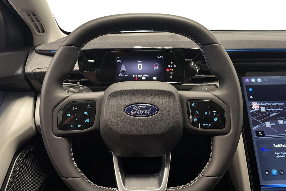 Ford Explorer 82 Premium Extended Range 5d