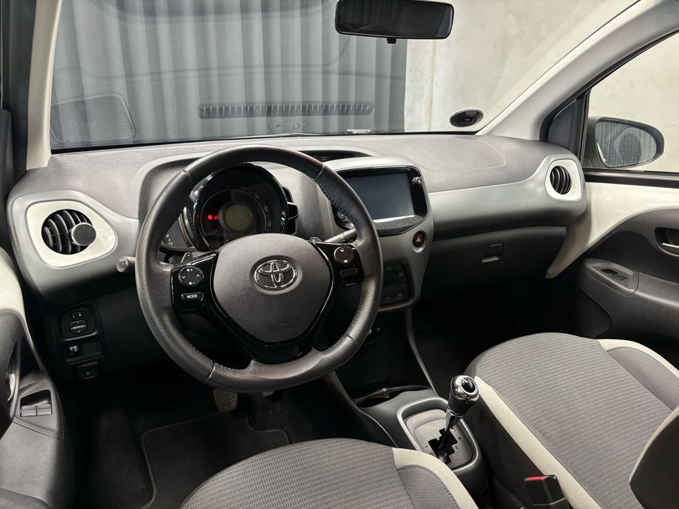 Toyota Aygo 1,0 VVT-i x-press x-shift 5d