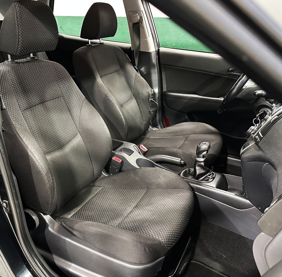 Hyundai i30 1,6 CRDi 90 Classic Eco 5d