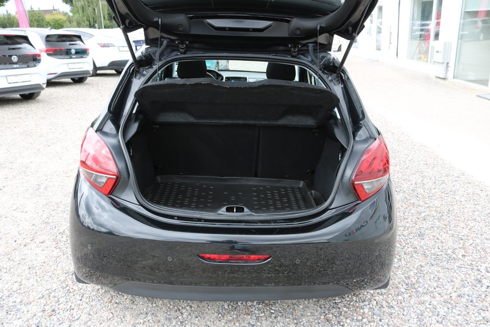 Peugeot 208 1,5 BlueHDi 100 Signature Sky 5d