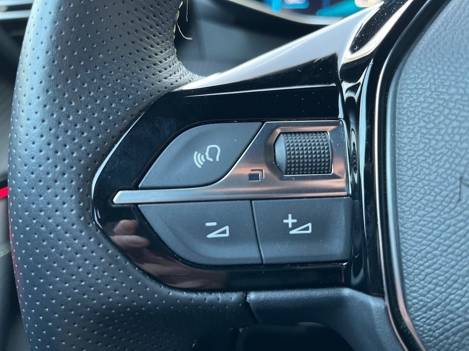 Peugeot e-2008 50 GT 5d