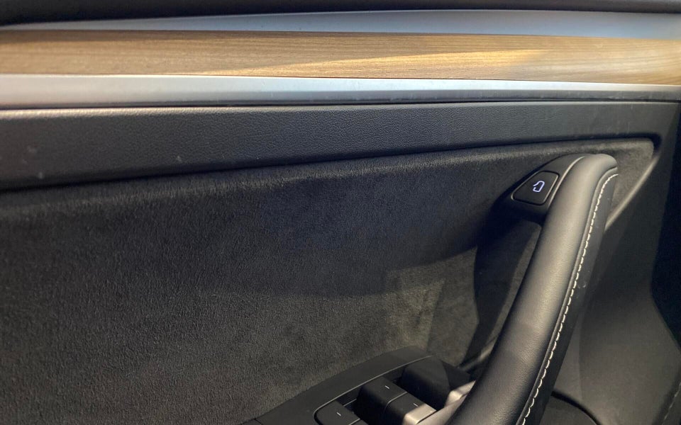 Tesla Model 3 RWD 4d