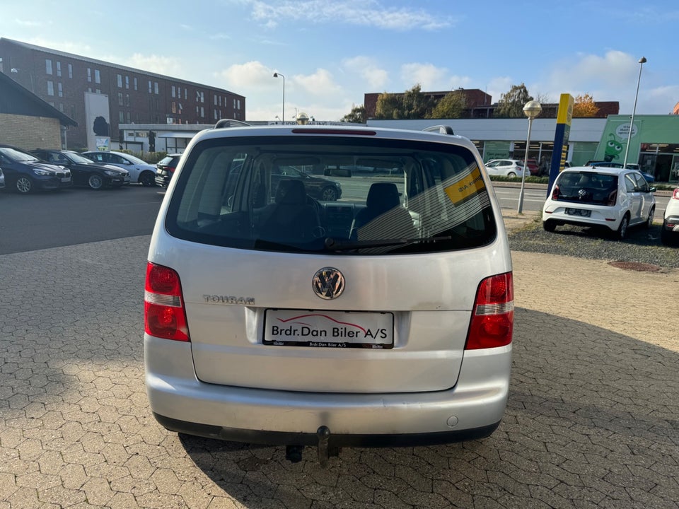 VW Touran 2,0 FSi Trendline DSG Van 5d