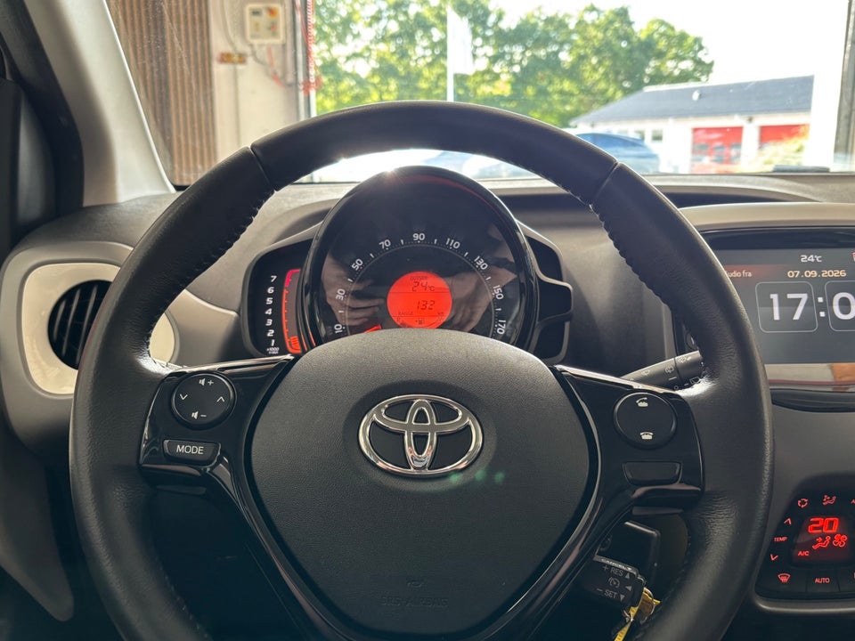 Toyota Aygo 1,0 VVT-i x-press 5d