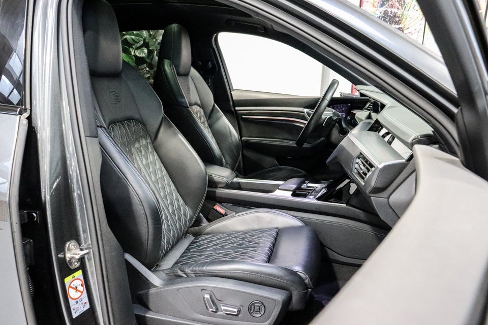 Audi e-tron 55 S-line Sportback quattro 5d