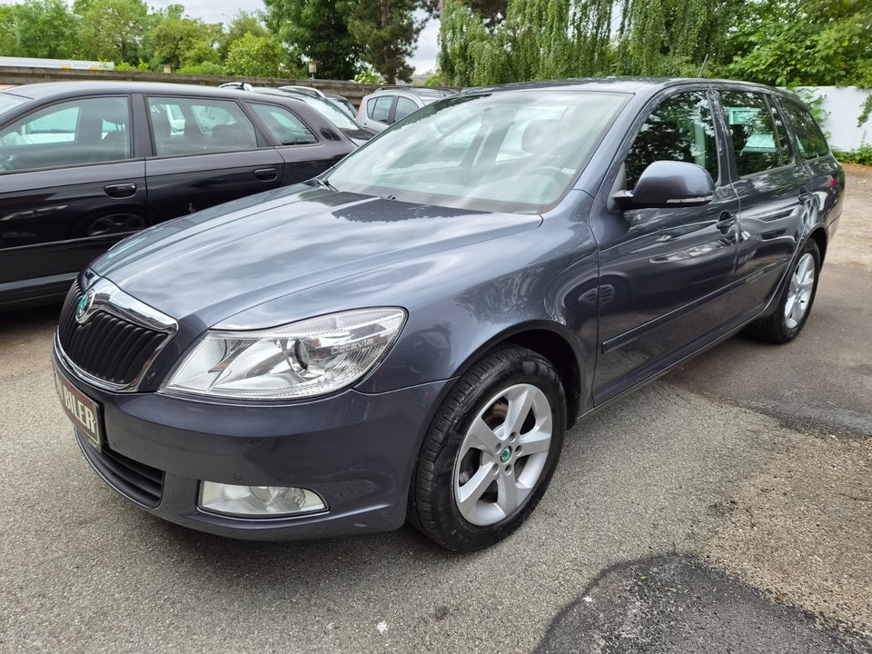 Skoda Octavia 1,6 TDi 105 Ambiente Combi 5d