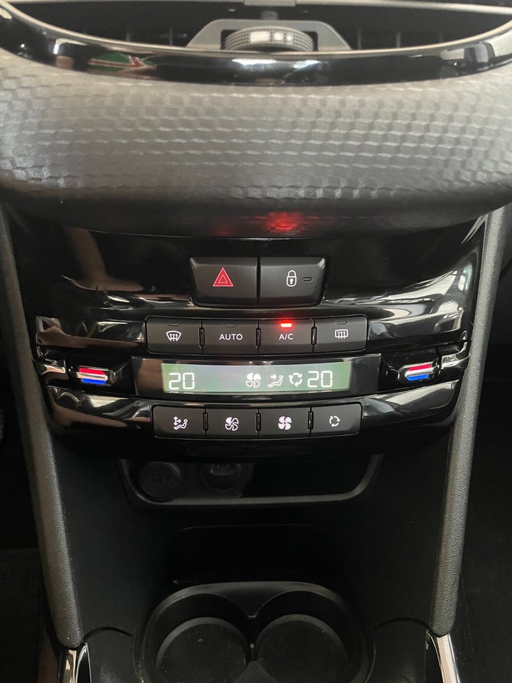 Peugeot 2008 1,2 PureTech 110 Prestige Sky 5d
