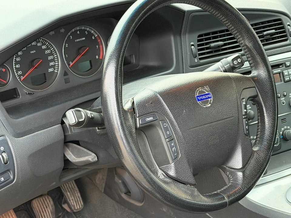 Volvo V70 2,4 170 Momentum 5d