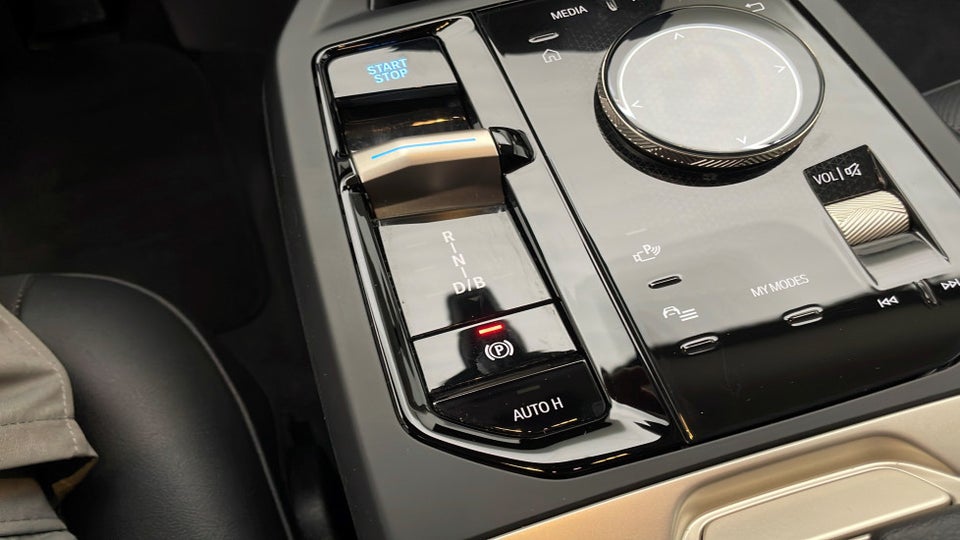 BMW iX xDrive40 Supercharged 5d
