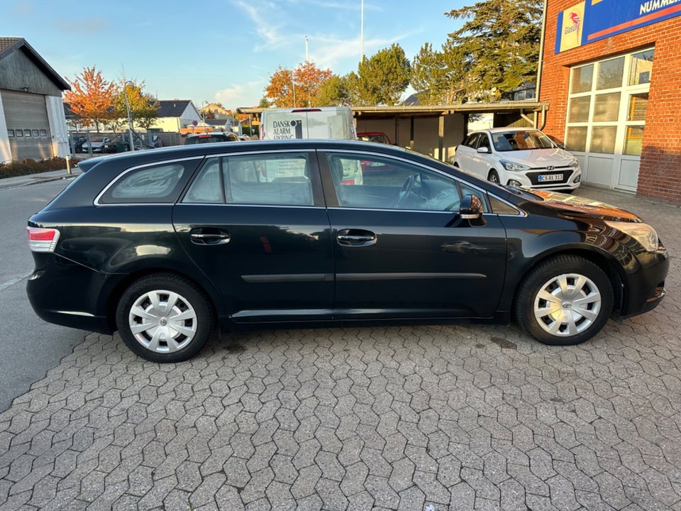 Toyota Avensis 1,8 VVT-i T2 stc. 5d