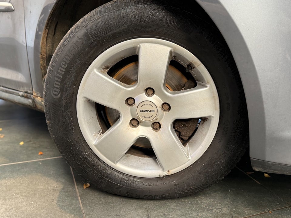 VW Touran 2,0 TDi 136 Trendline DSG Van 5d