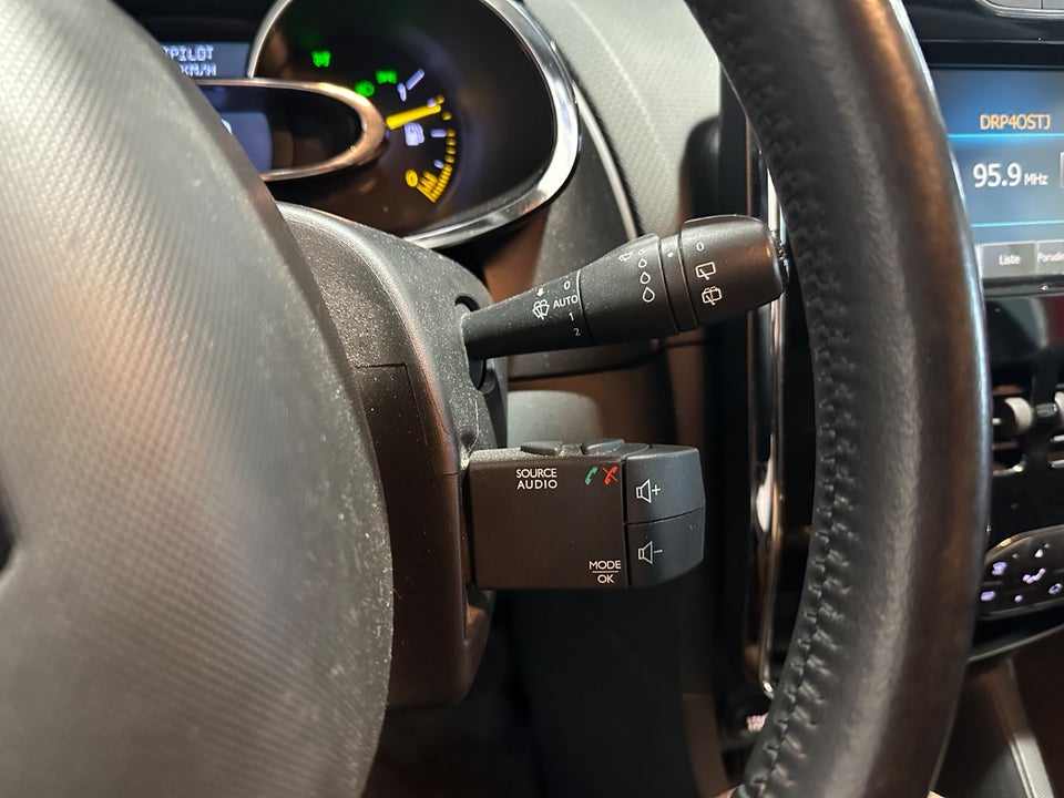 Renault Clio IV 0,9 TCe 90 Expression Sport Tourer 5d