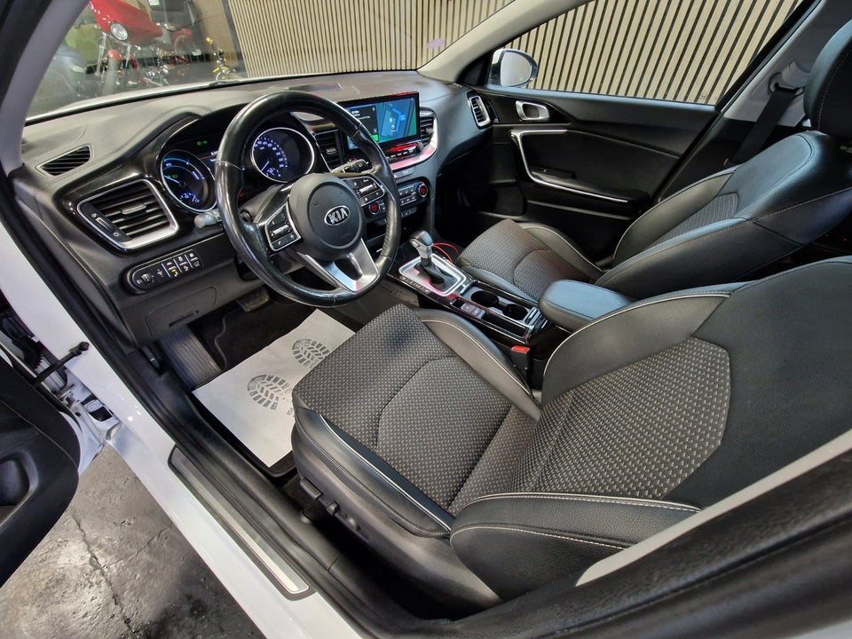 Kia Ceed 1,6 PHEV Upgrade Intro SW DCT 5d