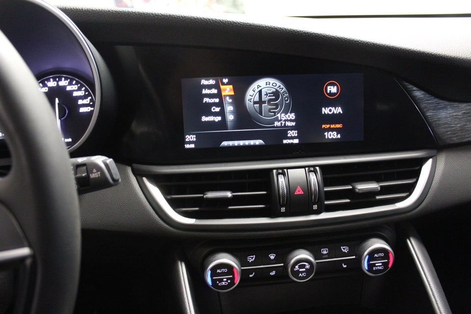 Alfa Romeo Giulia 2,0 T 200 Edizione aut. 4d