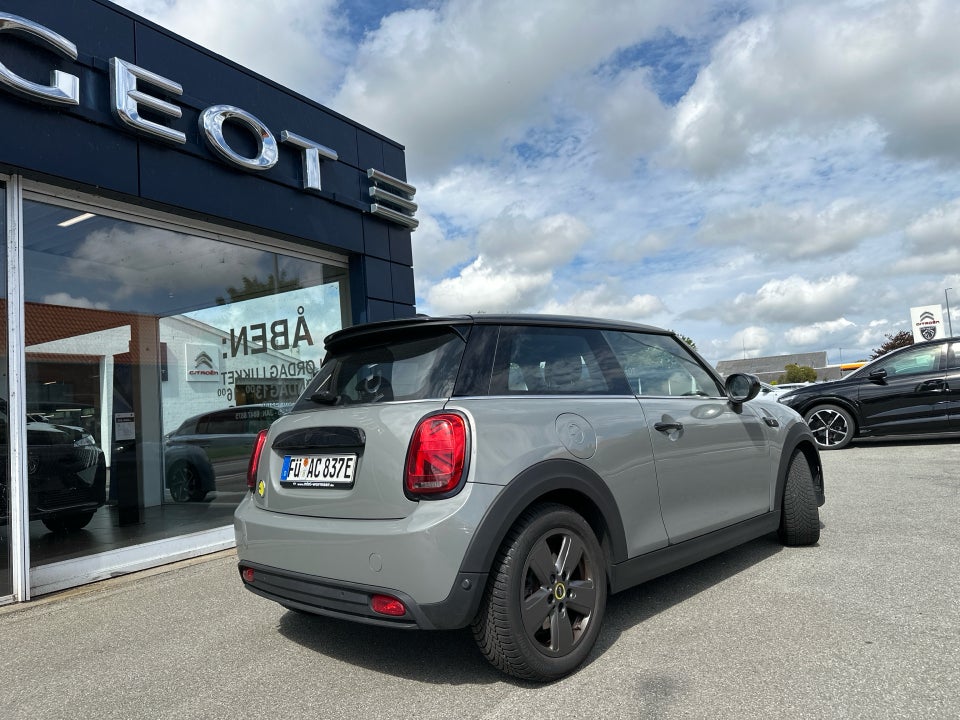 MINI Cooper SE Essential 3d