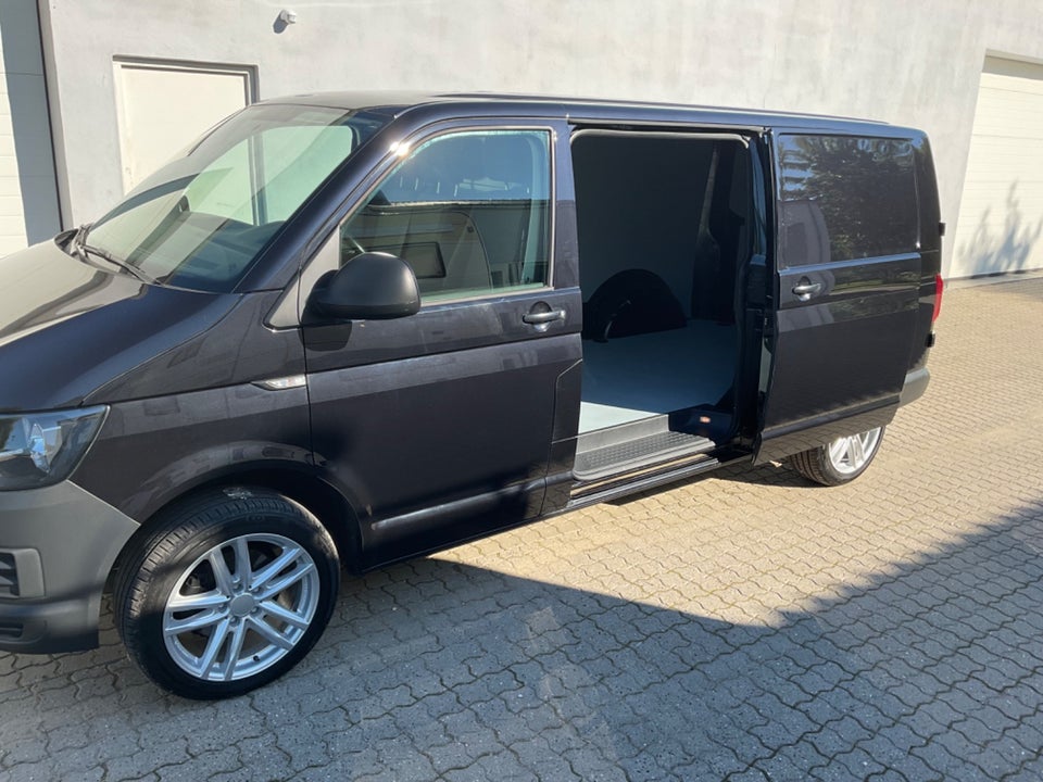 VW Transporter 2,0 TDi 150 Kassevogn DSG lang