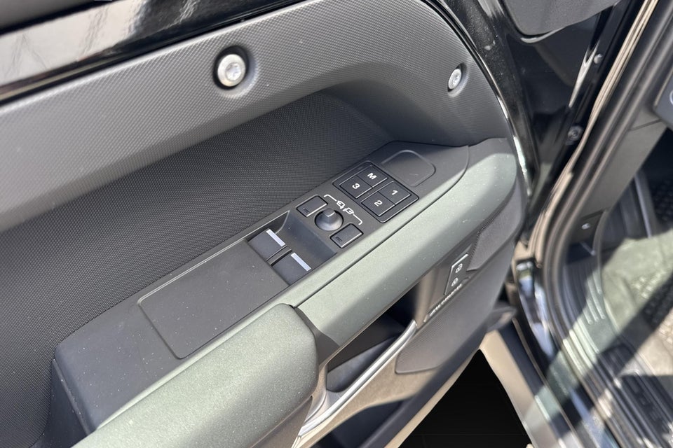 Land Rover Defender 110 3,0 D250 Hard Top X-Dynamic SE aut. Van 5d