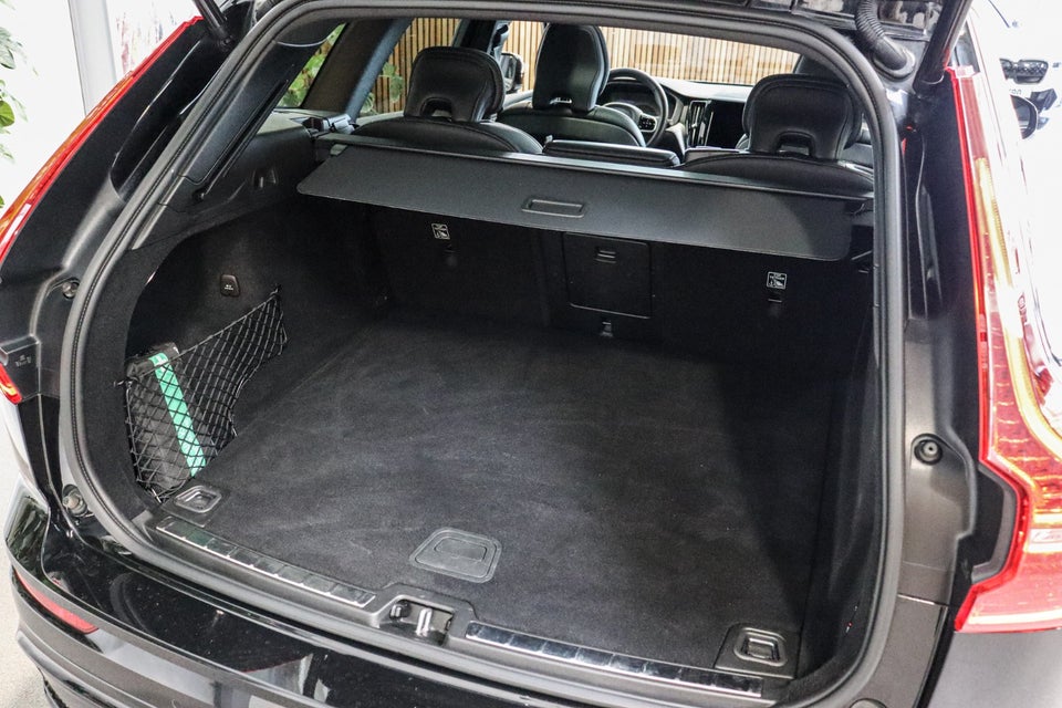 Volvo XC60 2,0 T8 ReCharge R-Design aut. AWD 5d