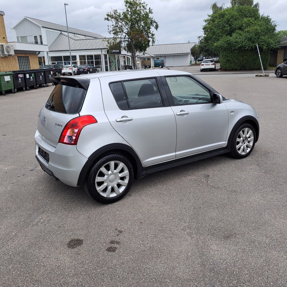 Suzuki Swift 1,3 DDiS GLX 3d