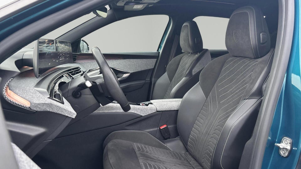 Peugeot e-3008 77 GT Pack 5d
