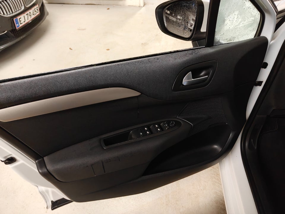 Citroën C4 1,2 PureTech 130 Live 5d