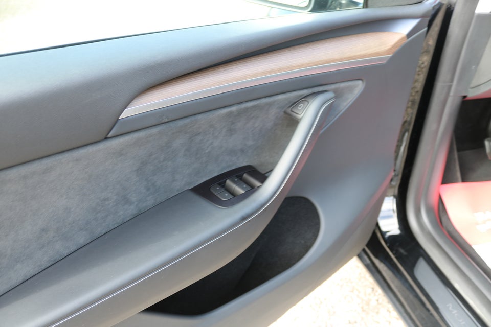 Tesla Model Y Long Range AWD 5d