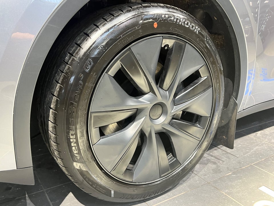 Tesla Model Y Long Range AWD 5d