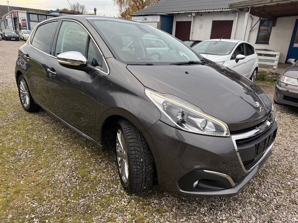 Peugeot 208 1,2 PureTech 82 Signature Sky 5d