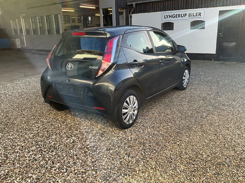 Toyota Aygo 1,0 VVT-i x-play 5d