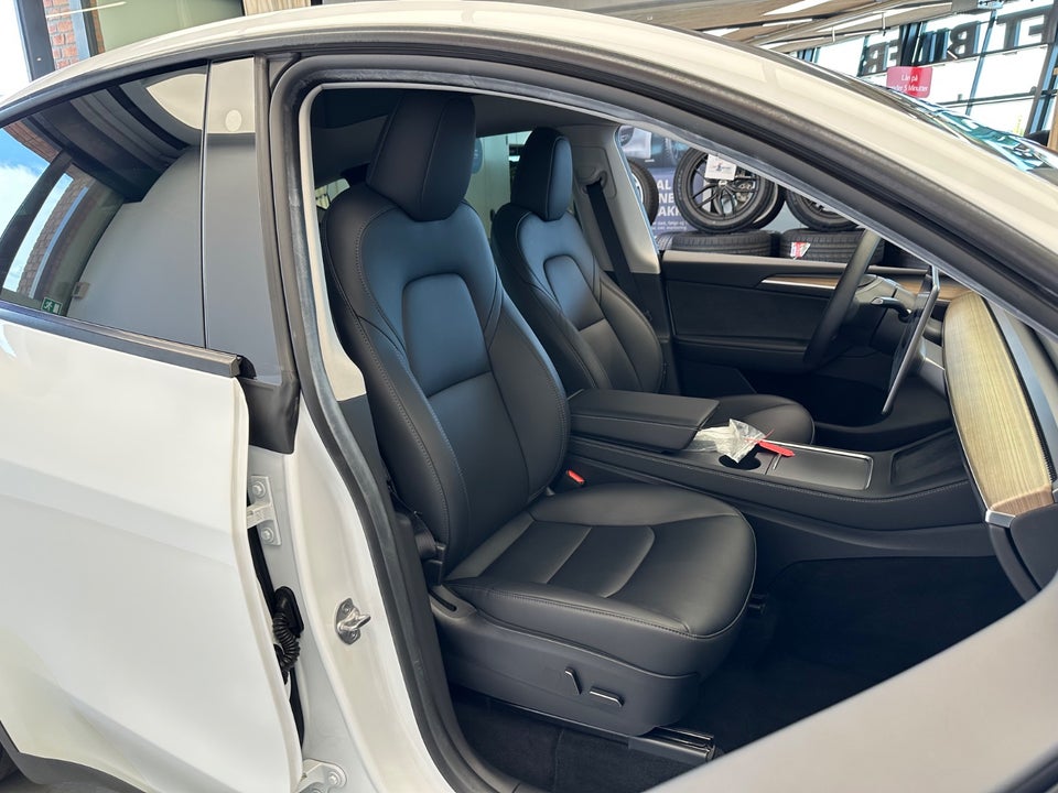 Tesla Model Y RWD 5d