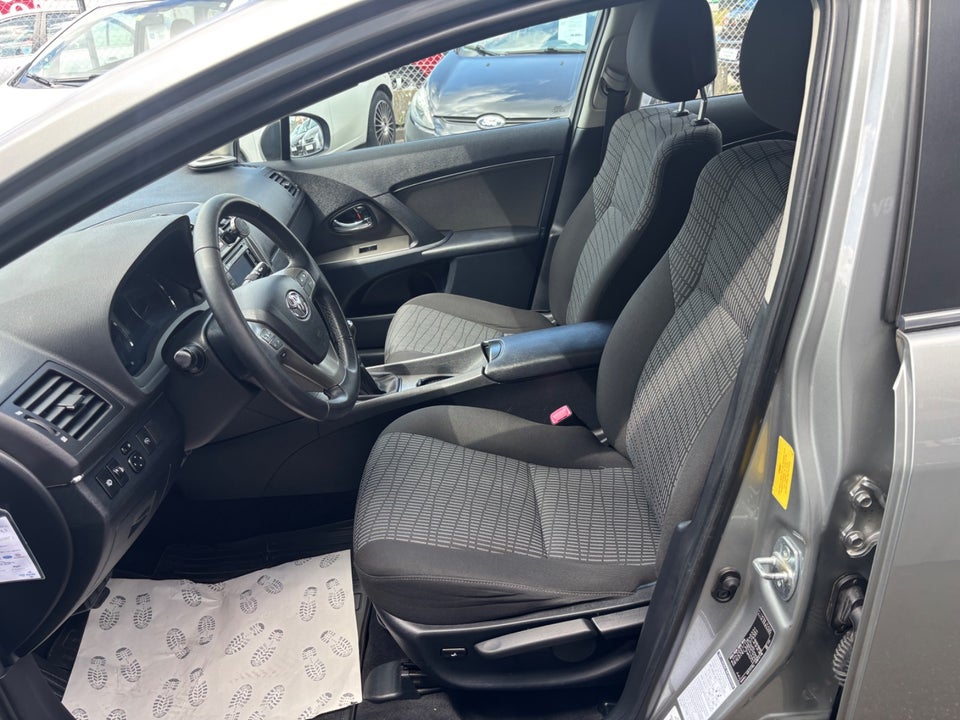 Toyota Avensis 2,0 D-4D TX stc. 5d