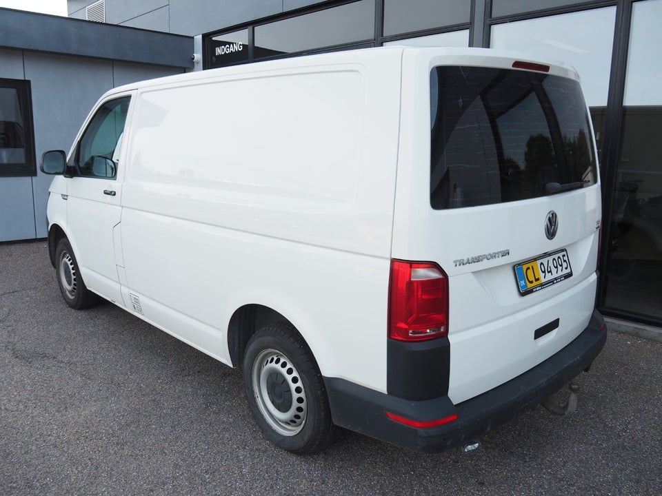 VW Transporter 2,0 TDi 102 Kassevogn kort