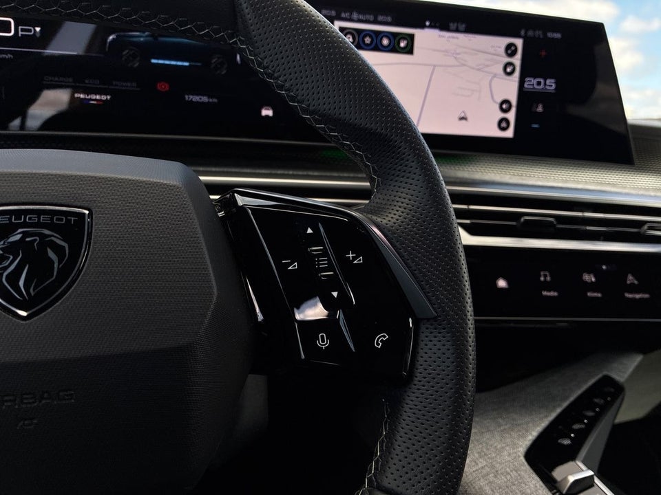Peugeot e-3008 77 GT Pack 5d