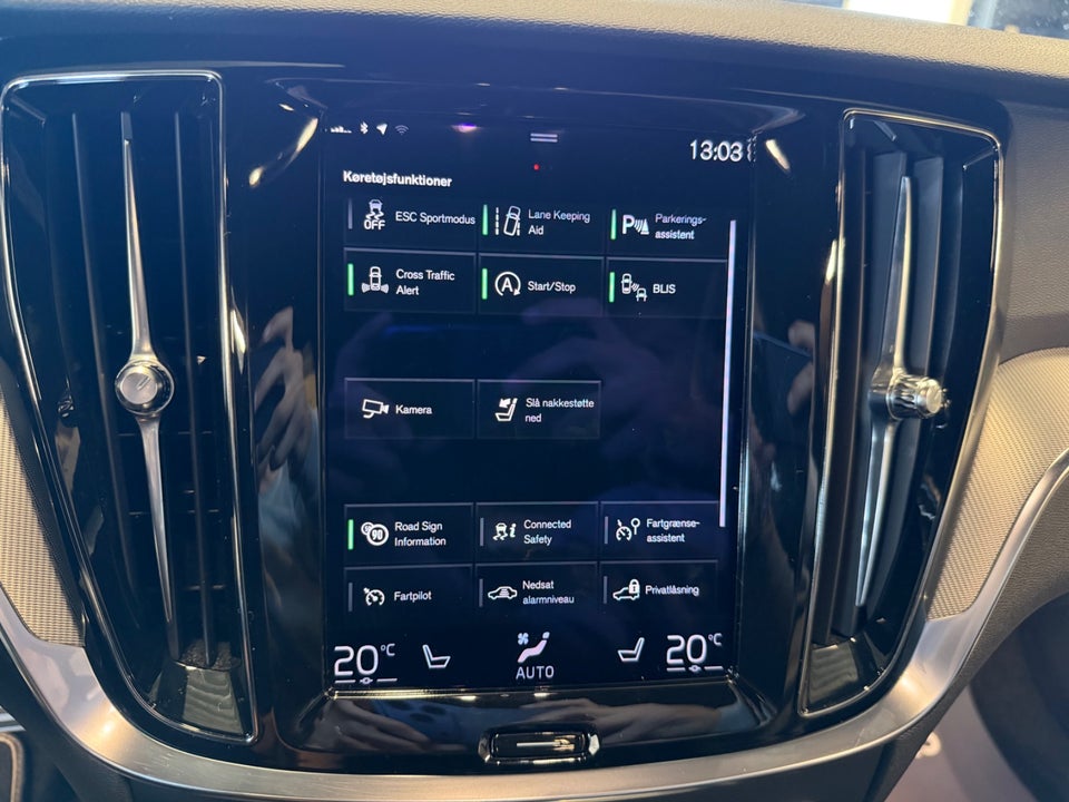 Volvo V60 2,0 B4 197 R-Design aut. 5d 2021 — billede 17 af 18