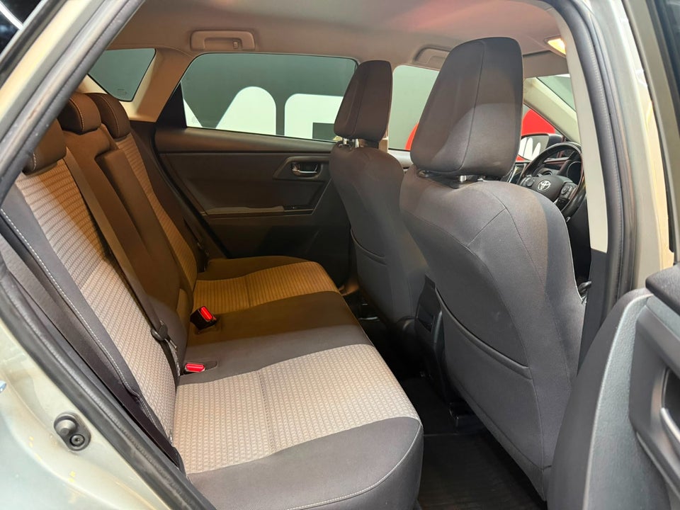 Toyota Auris 1,2 T Selected MDS 5d