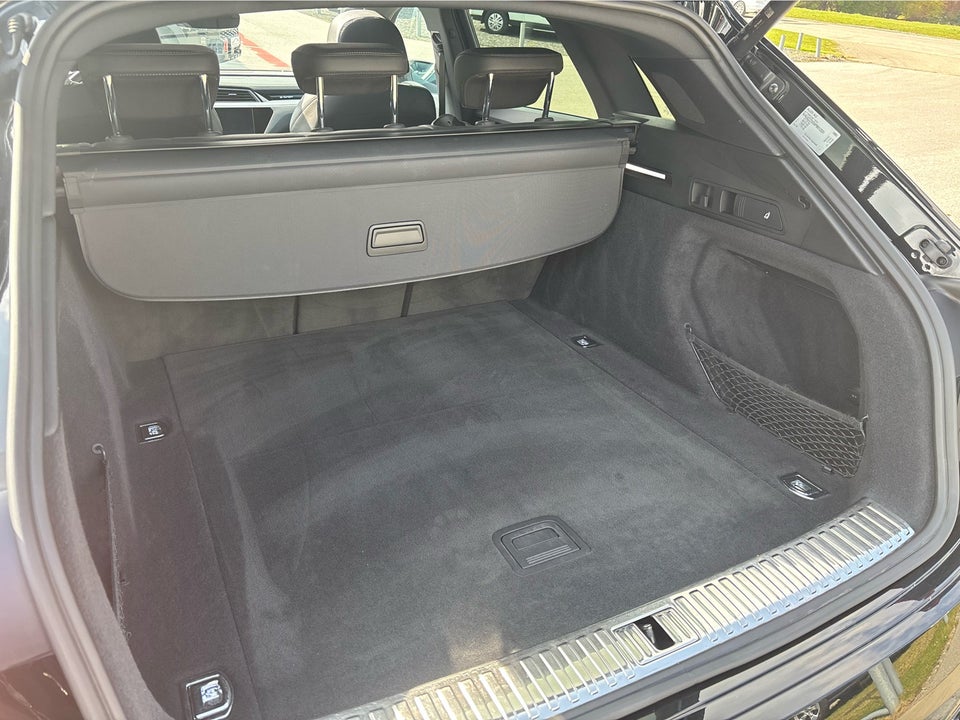 Audi e-tron 55 S-line quattro 5d