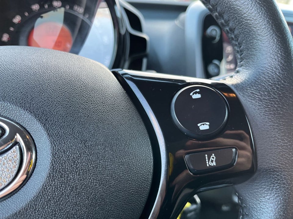 Toyota Aygo 1,0 VVT-i x-press x-shift 5d