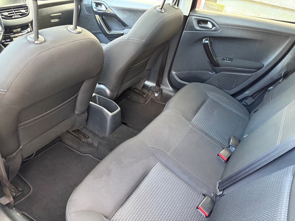 Peugeot 208 1,6 BlueHDi 100 Allure Sky 5d