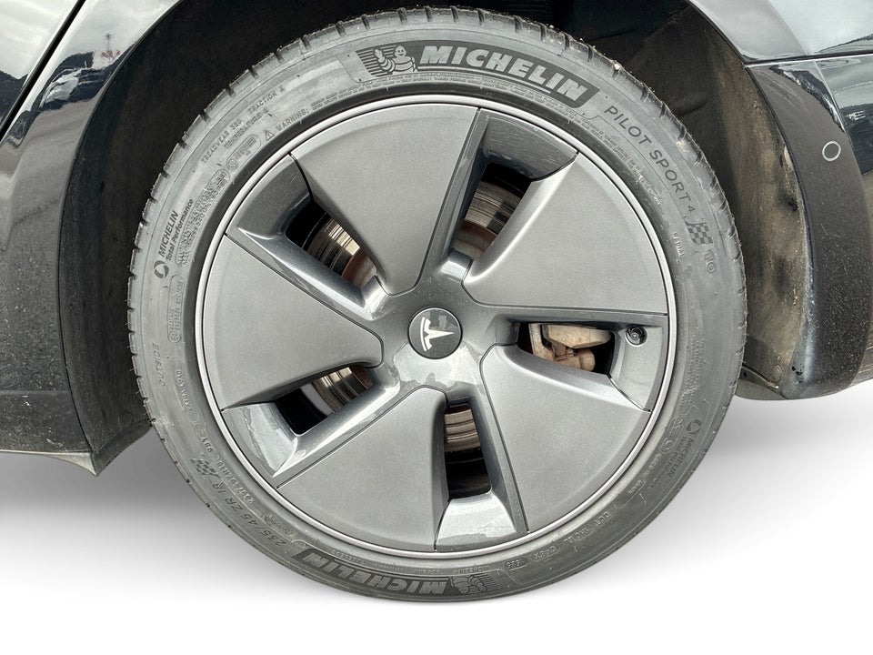 Tesla Model 3 Long Range AWD 4d